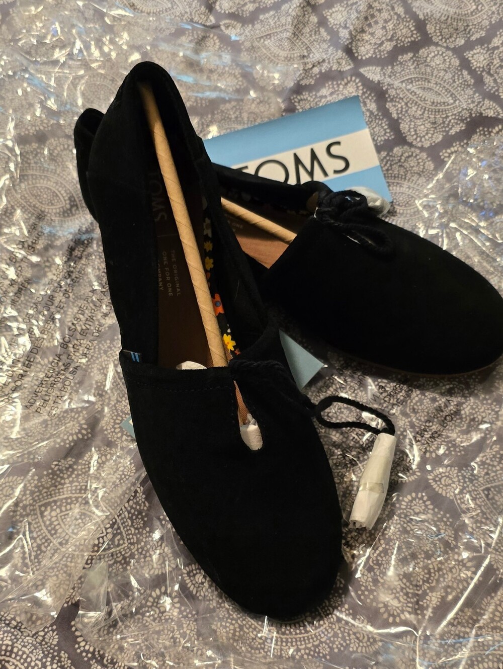 Toms Kelli Black Suede Tie-Front Flats NWT Womens Size 8